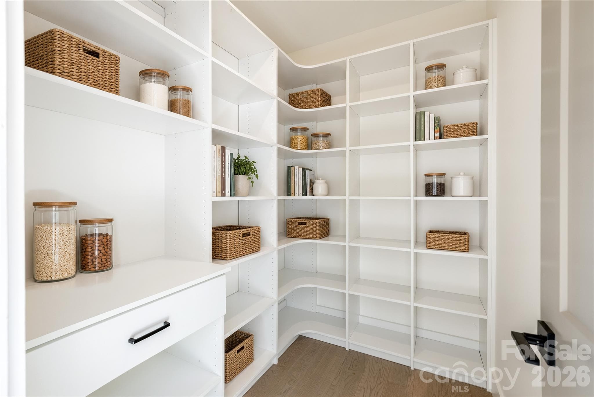 Walk in pantry - 159 Meadow Breeze Road, Arden