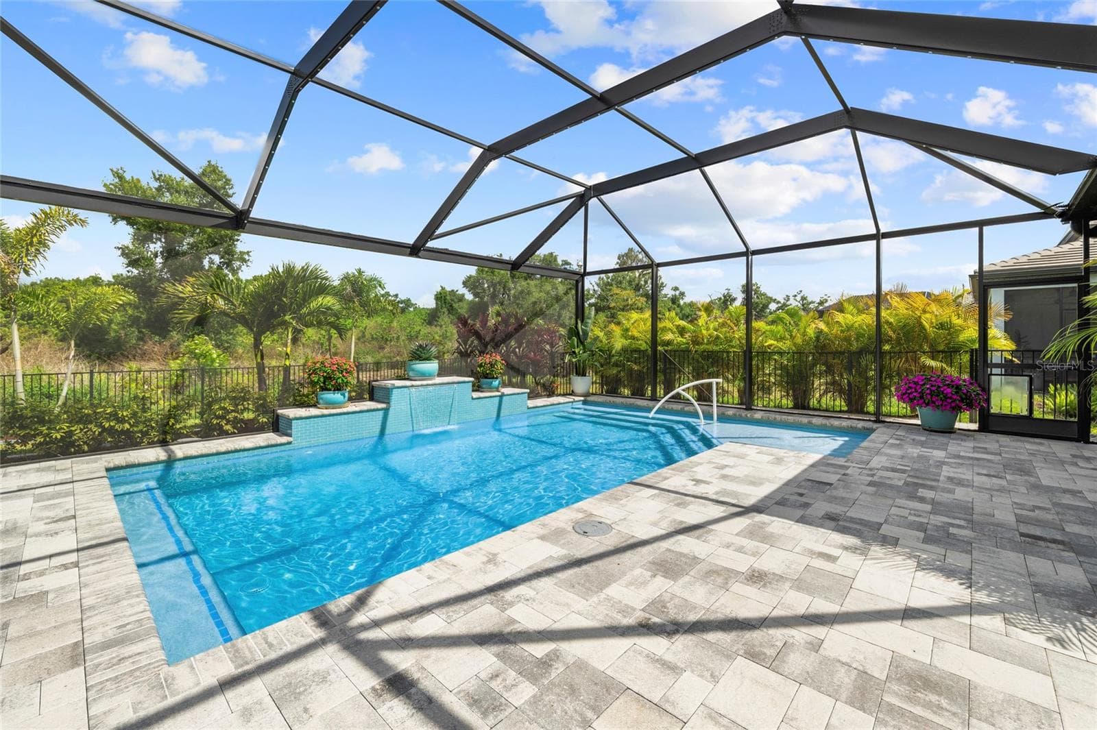 Custom Saltwater Heated Pool with Water Feature and Sun Shelf! - 5437 SILVERSIDE PINE CT, LAKEWOOD RANCH