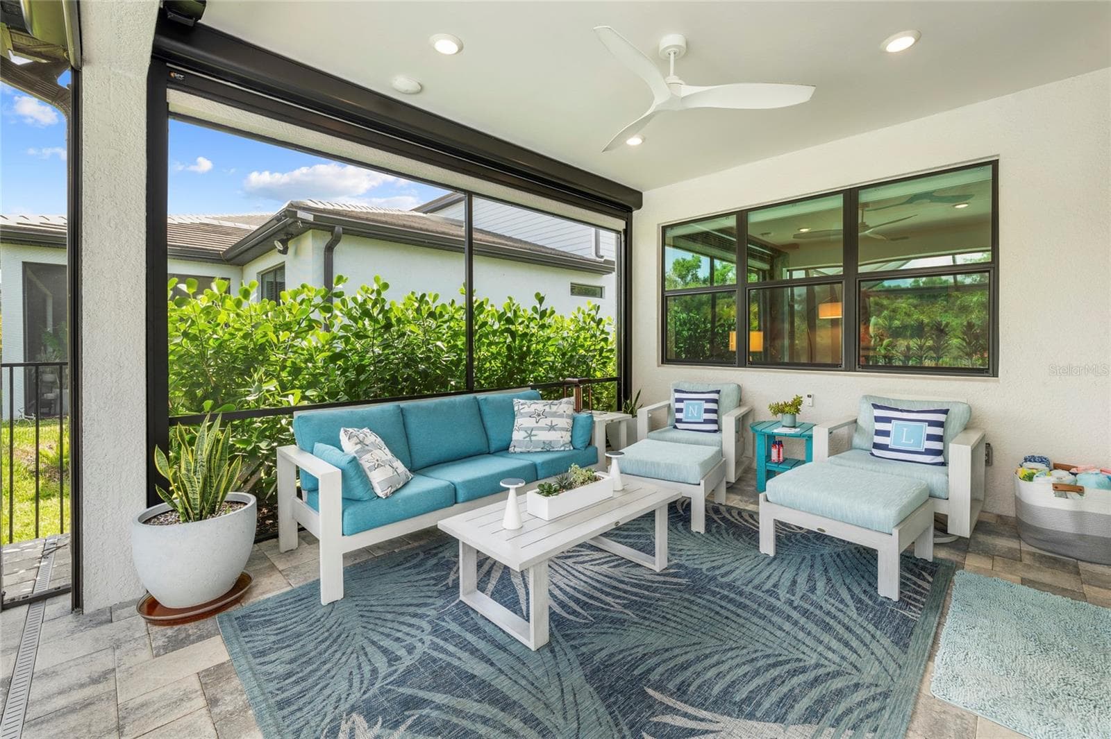 Patio is complete with Hurricane screen enclosure to store all your patio furniture! - 5437 SILVERSIDE PINE CT, LAKEWOOD RANCH