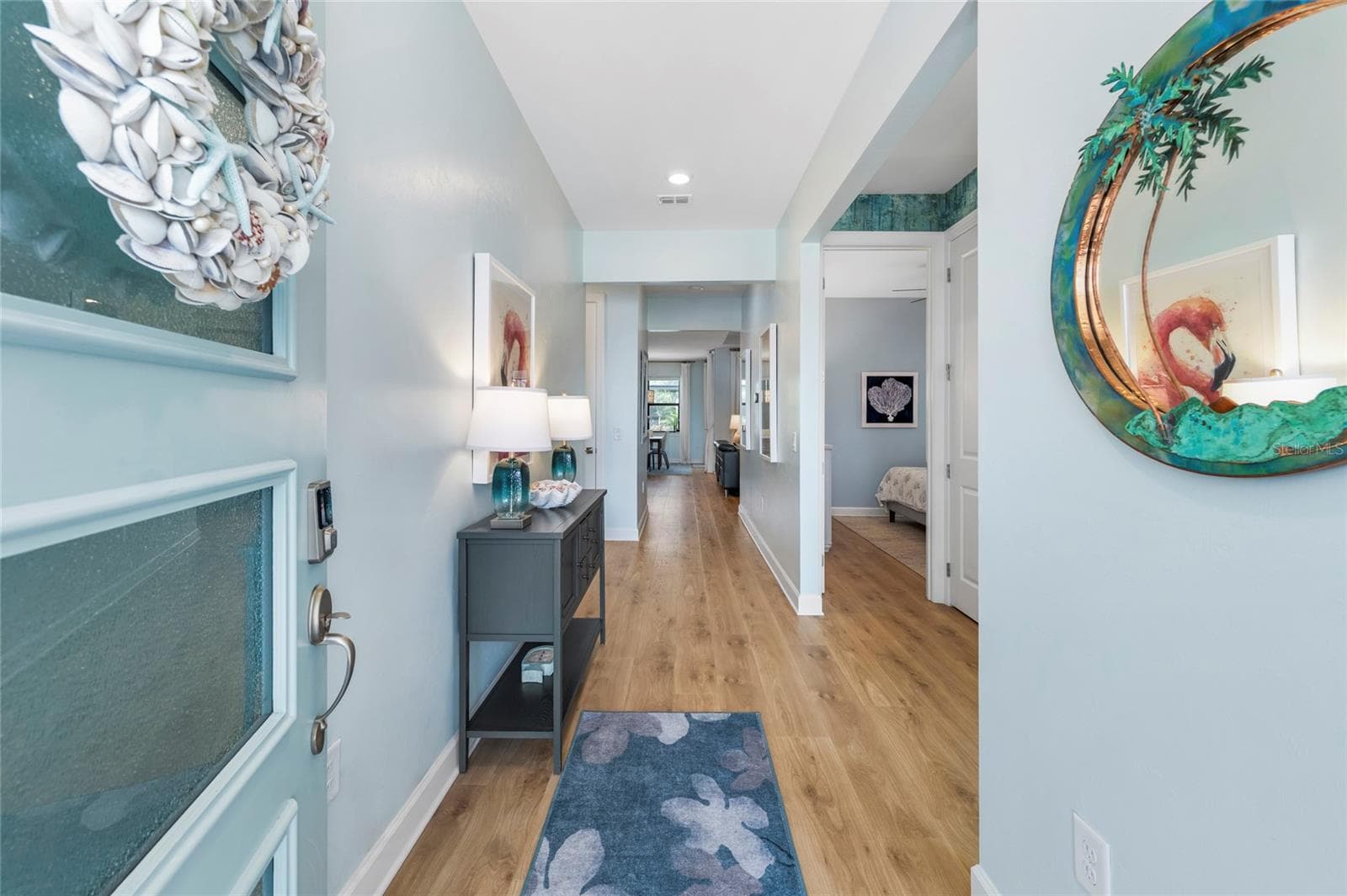 Welcome in with a Newer Privacy Glass Front Door! - 5437 SILVERSIDE PINE CT, LAKEWOOD RANCH