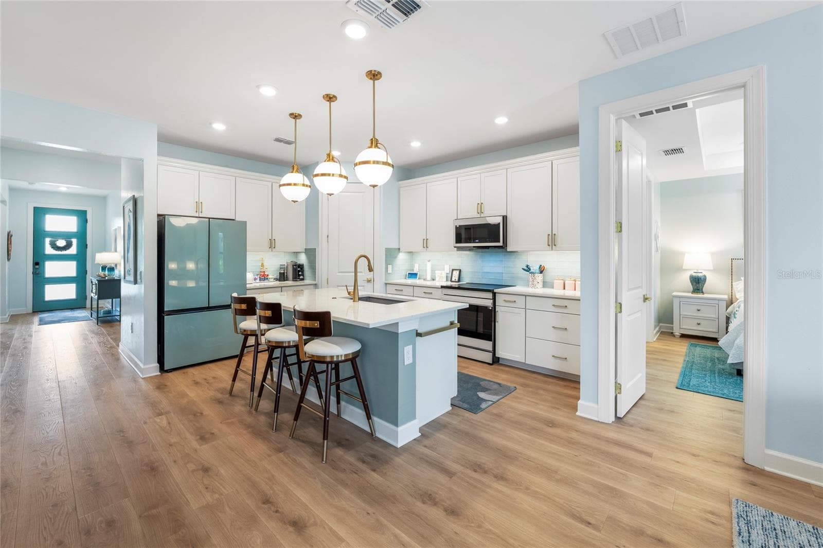 Quartz Kitchen Island at the Heart of the Home! - 5437 SILVERSIDE PINE CT, LAKEWOOD RANCH