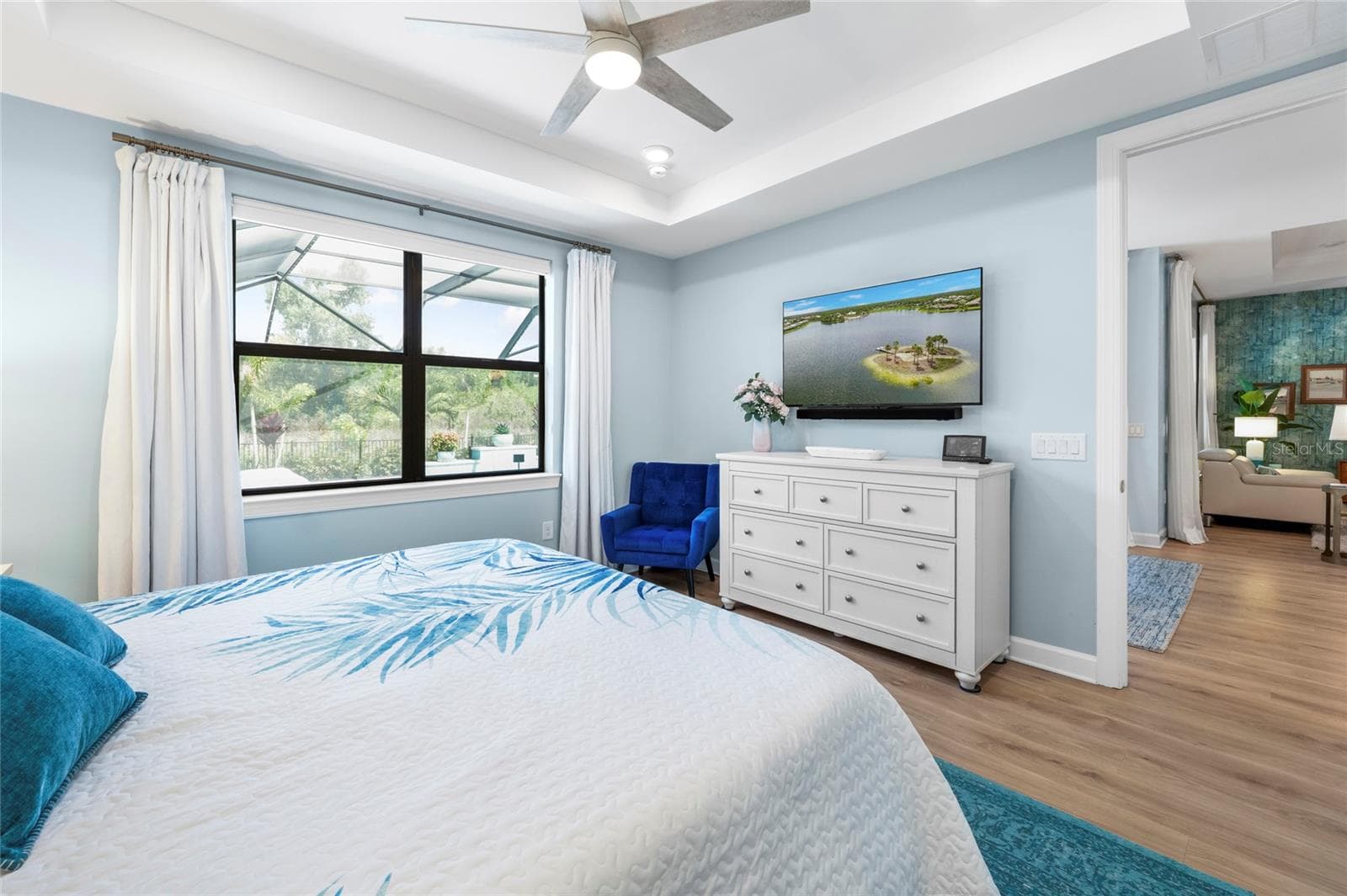 Primary Suite complete with ceiling fan! - 5437 SILVERSIDE PINE CT, LAKEWOOD RANCH