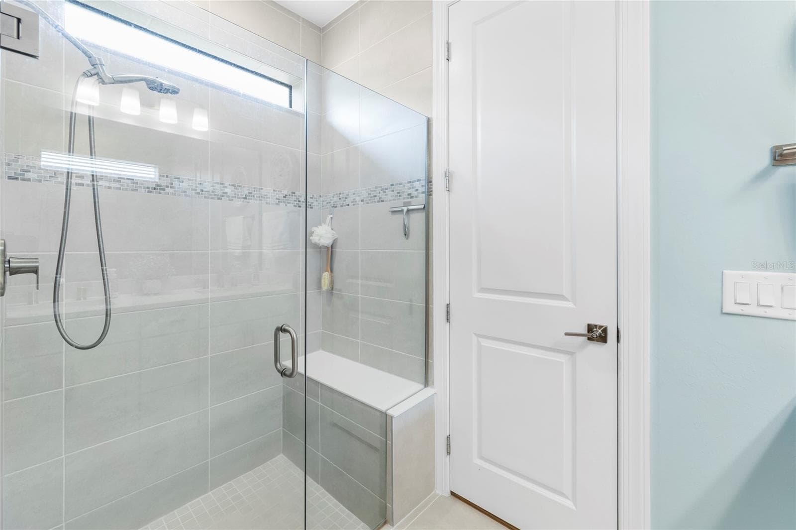 Primary Ensuite Bath with tile shower and glass enclosure! - 5437 SILVERSIDE PINE CT, LAKEWOOD RANCH
