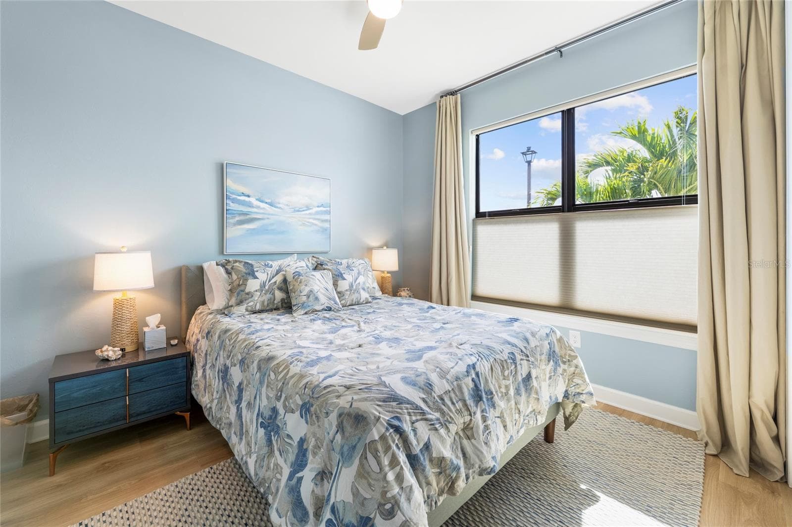 Spacious Guest bedroom - 5437 SILVERSIDE PINE CT, LAKEWOOD RANCH
