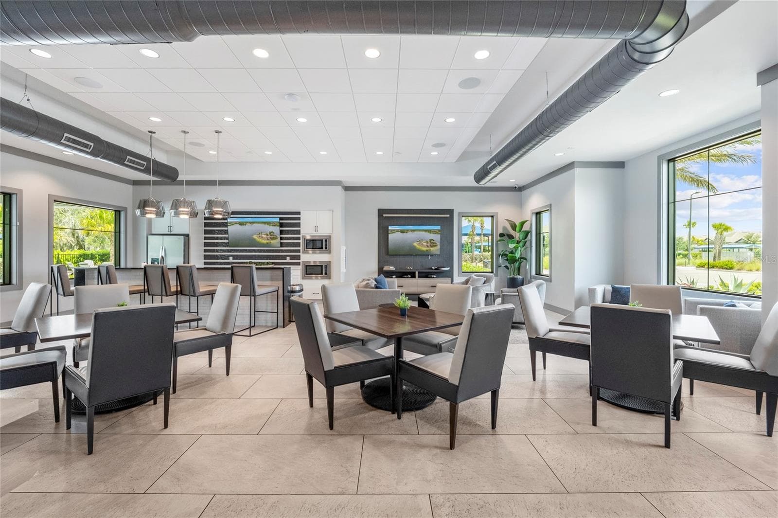 Meet your neighbors in the Community Room! - 5437 SILVERSIDE PINE CT, LAKEWOOD RANCH