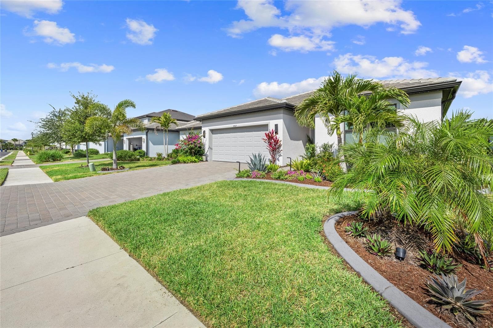 Sidewalks! - 5437 SILVERSIDE PINE CT, LAKEWOOD RANCH