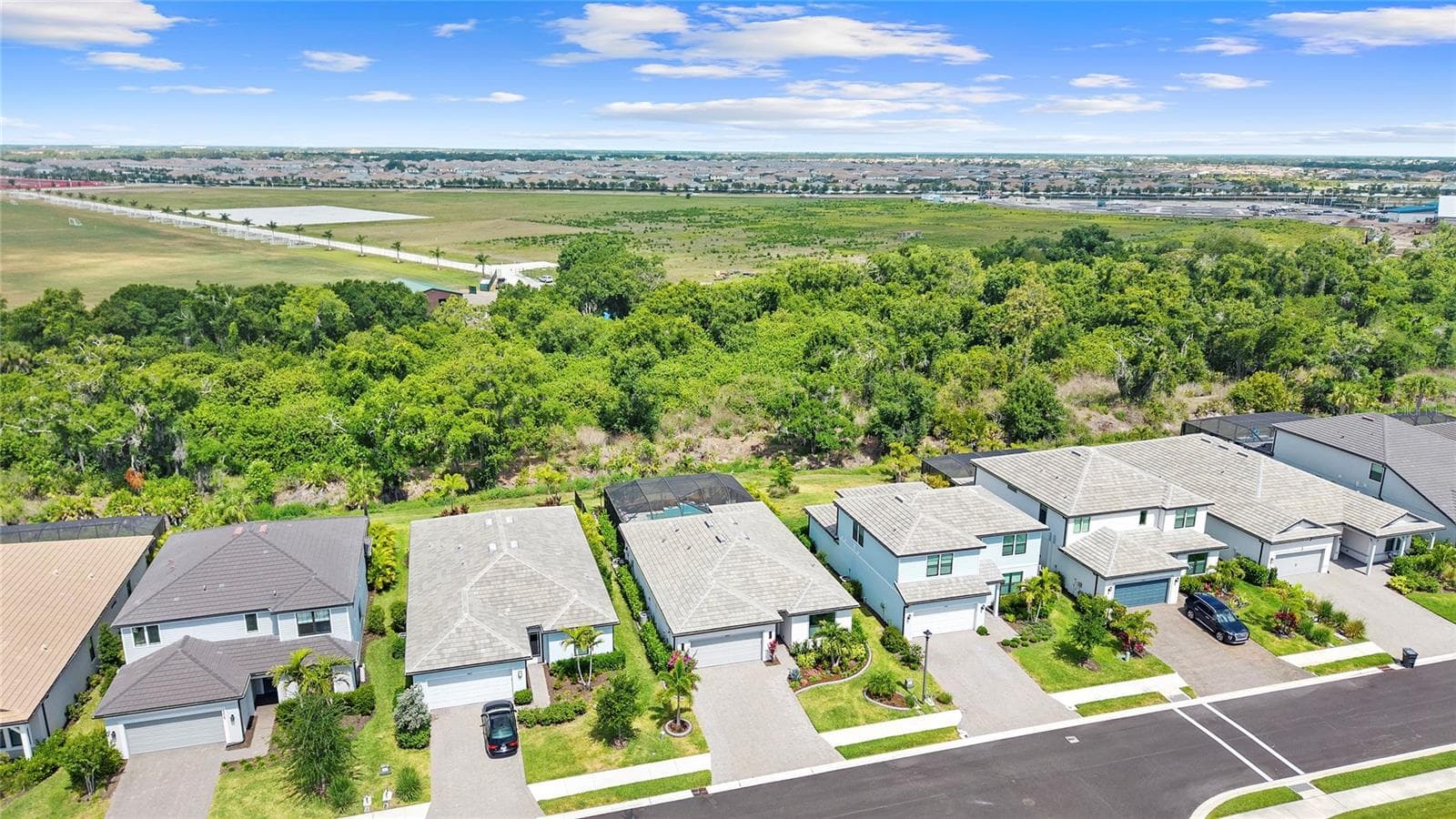 Widened Driveway and Preserve View - 5437 SILVERSIDE PINE CT, LAKEWOOD RANCH