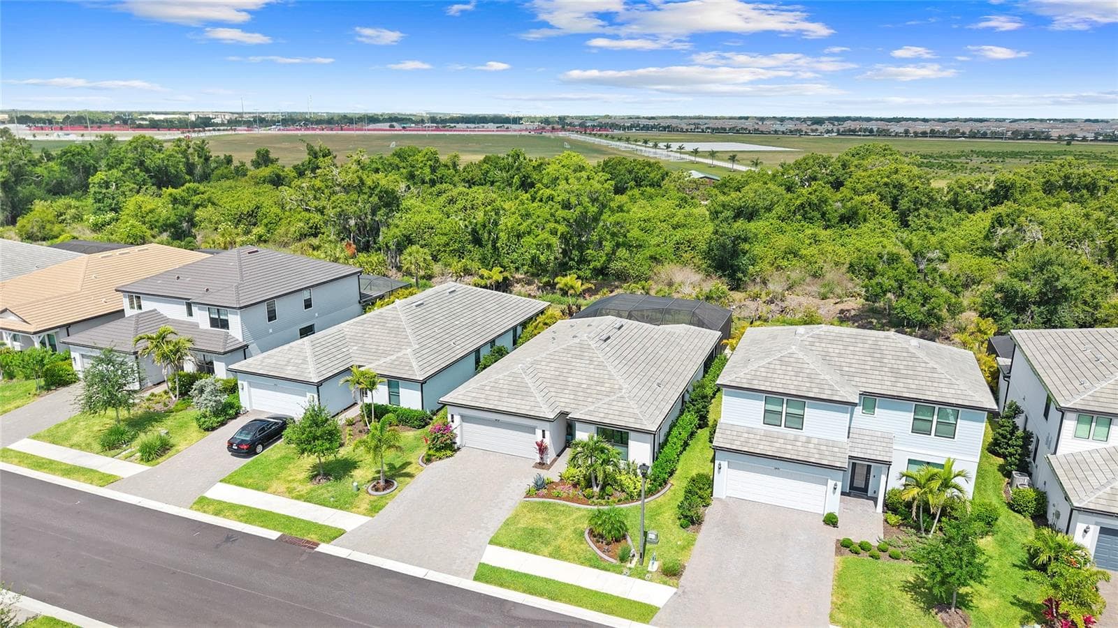 Additional Lighting to welcome you home! - 5437 SILVERSIDE PINE CT, LAKEWOOD RANCH