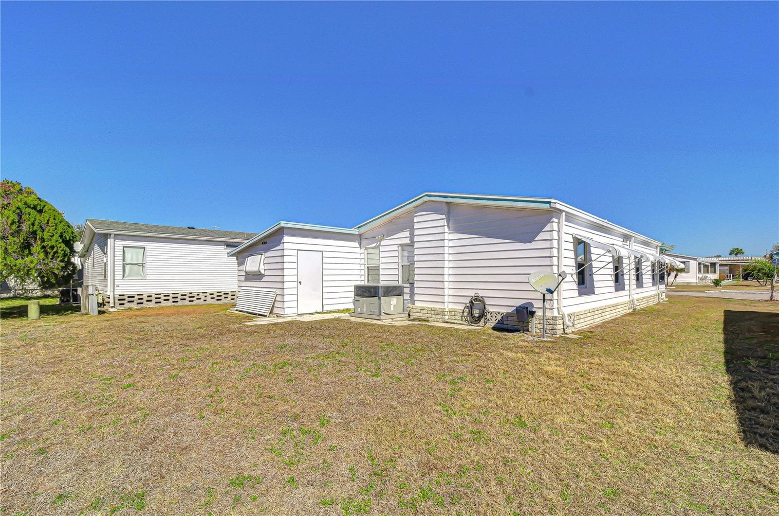 Manufactured Home at 4843 BLANCO DR, ZEPHYRHILLS, photo 4 of 45