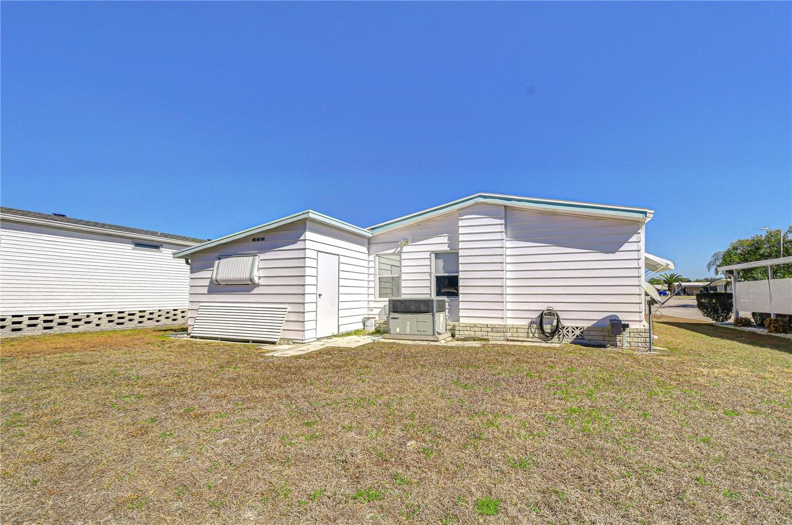 Manufactured Home at 4843 BLANCO DR, ZEPHYRHILLS, photo 5 of 45