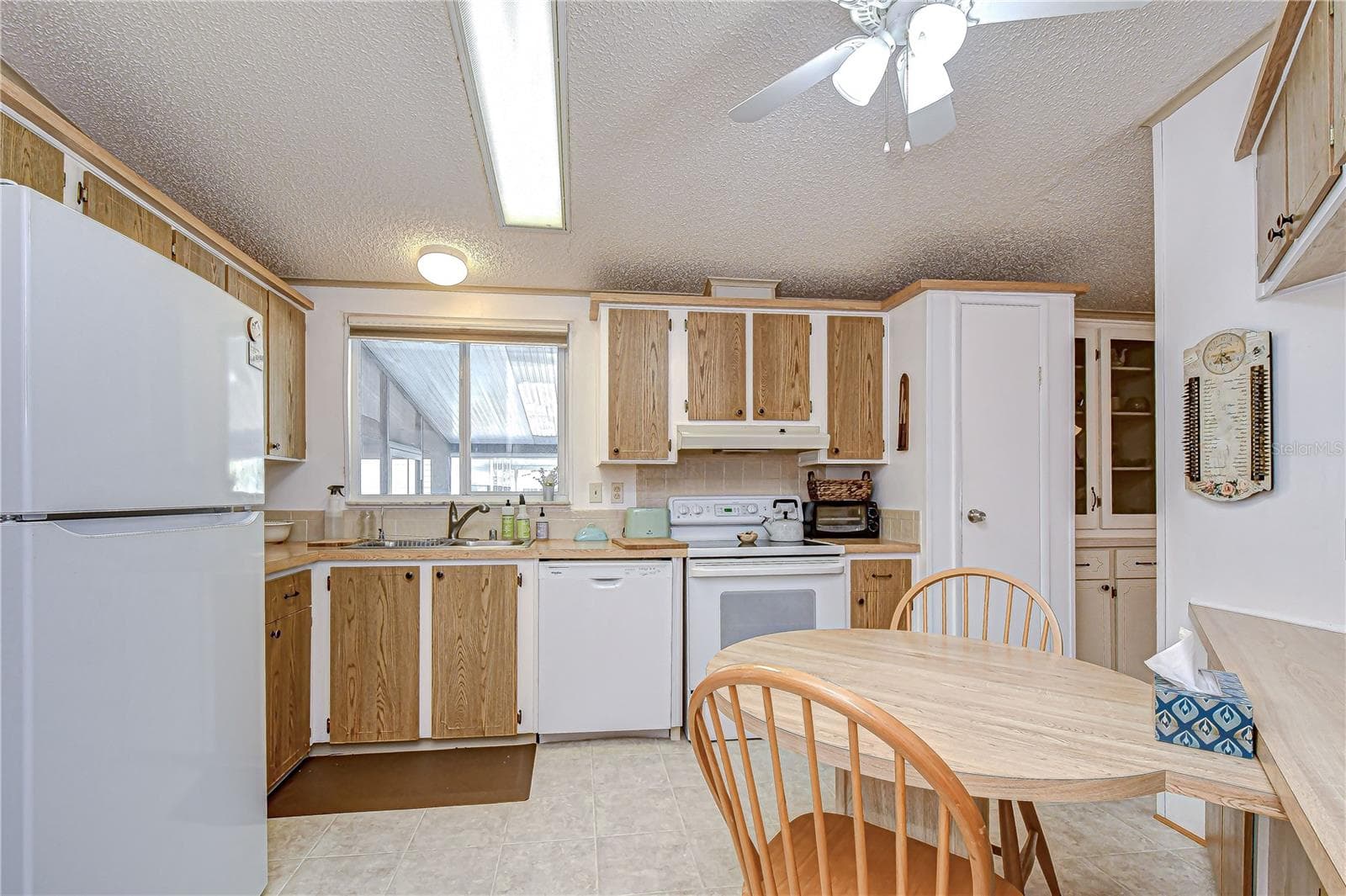 Manufactured Home at 4843 BLANCO DR, ZEPHYRHILLS, photo 15 of 45