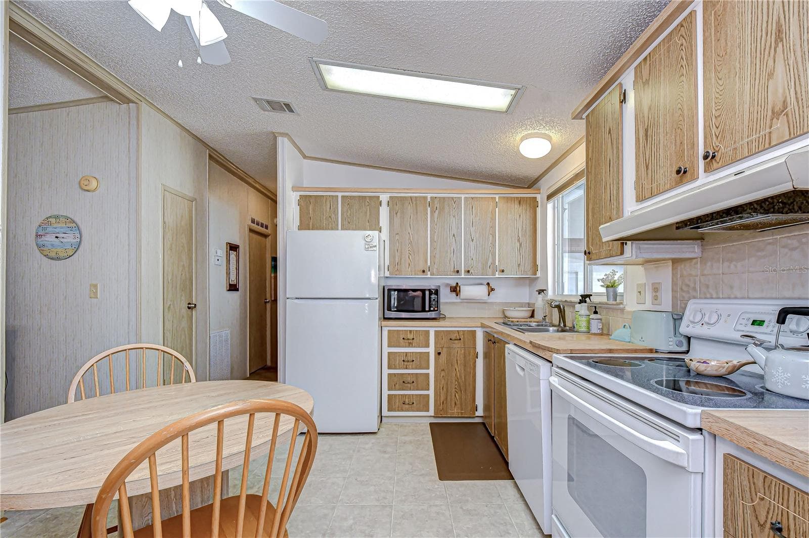 Manufactured Home at 4843 BLANCO DR, ZEPHYRHILLS, photo 16 of 45