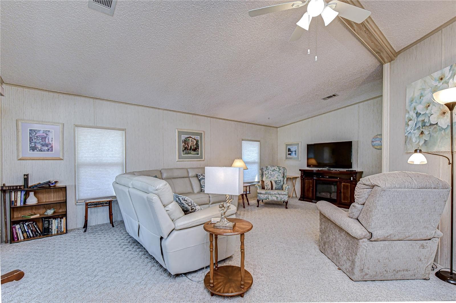 Manufactured Home at 4843 BLANCO DR, ZEPHYRHILLS, photo 22 of 45