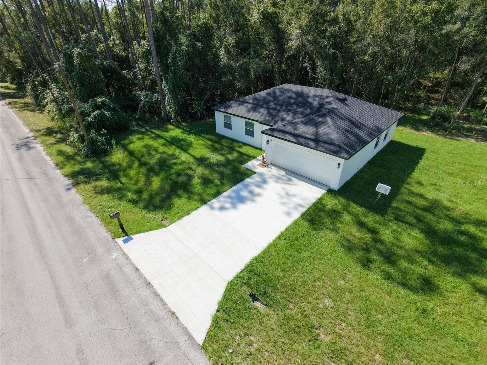 Single Family Residence at 14 LOCUST RUN DR, OCALA, photo 2 of 26