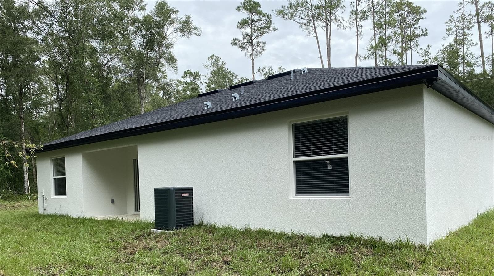Single Family Residence at 14 LOCUST RUN DR, OCALA, photo 7 of 26