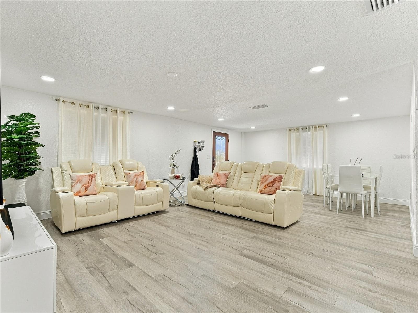 Single Family Residence at 9014 W NORFOLK ST, TAMPA, photo 6 of 25