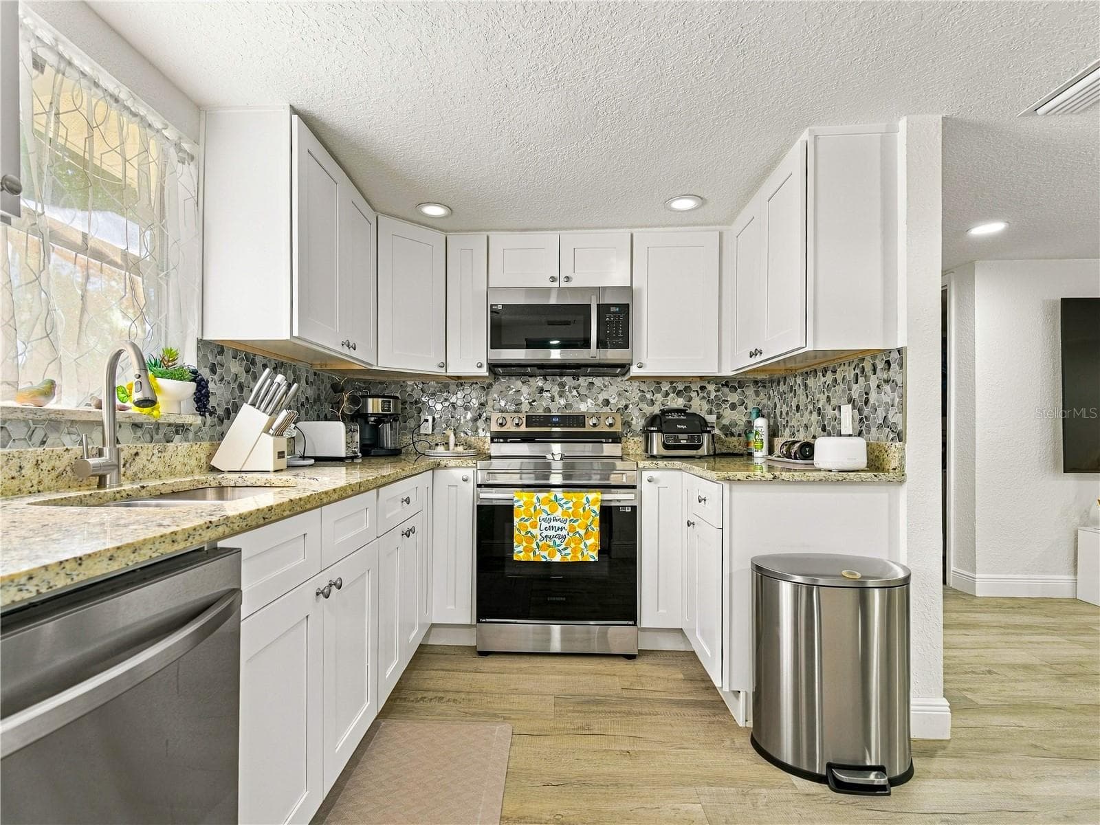 Single Family Residence at 9014 W NORFOLK ST, TAMPA, photo 9 of 25
