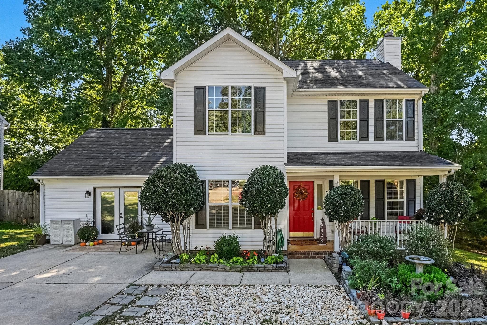 Single Family Residence at 129 Shade Tree Circle, Fort Mill, photo 3 of 36