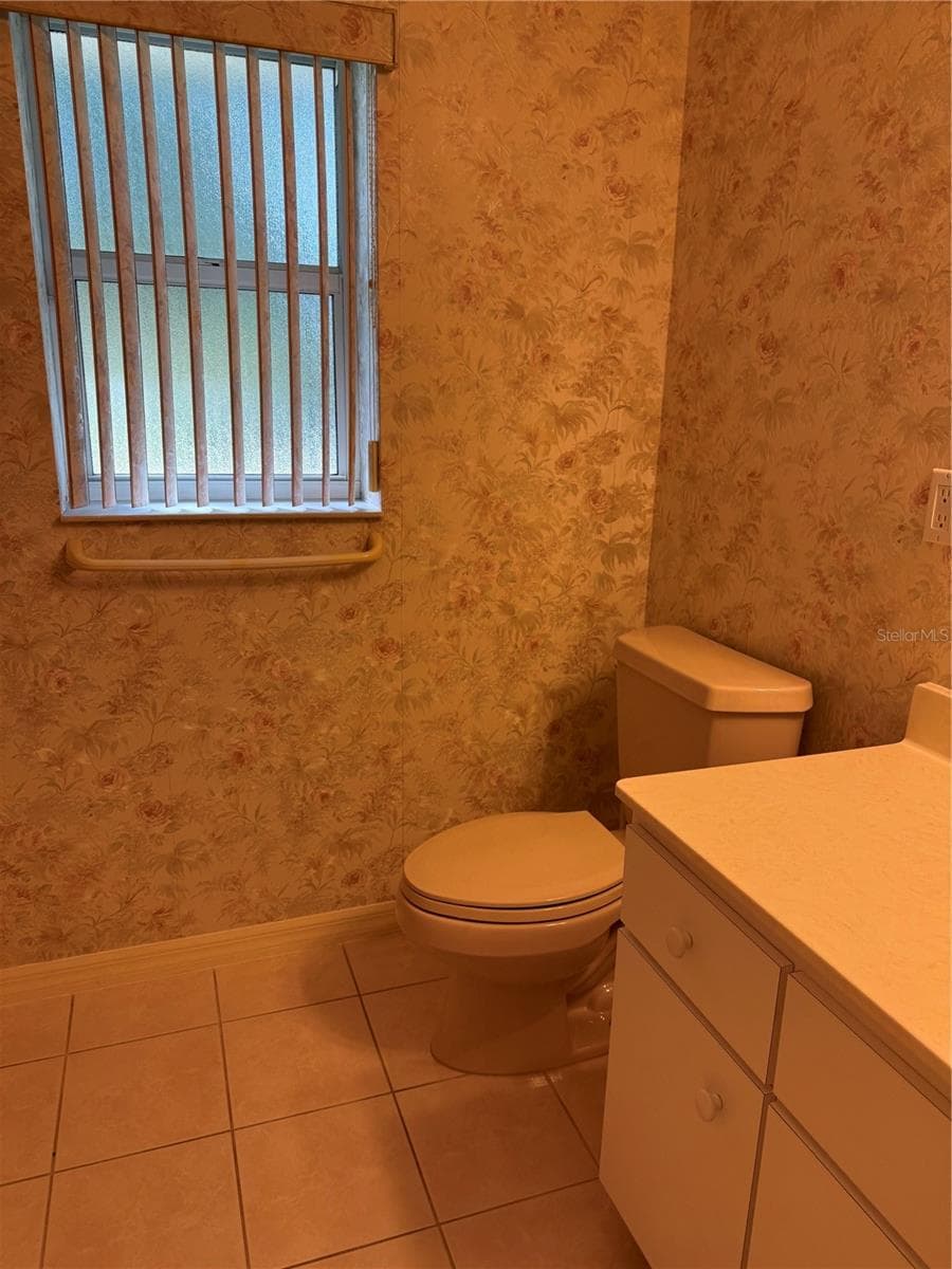 Guest bath - 43 BULOW WOODS CIRCLE CIR, FLAGLER BEACH