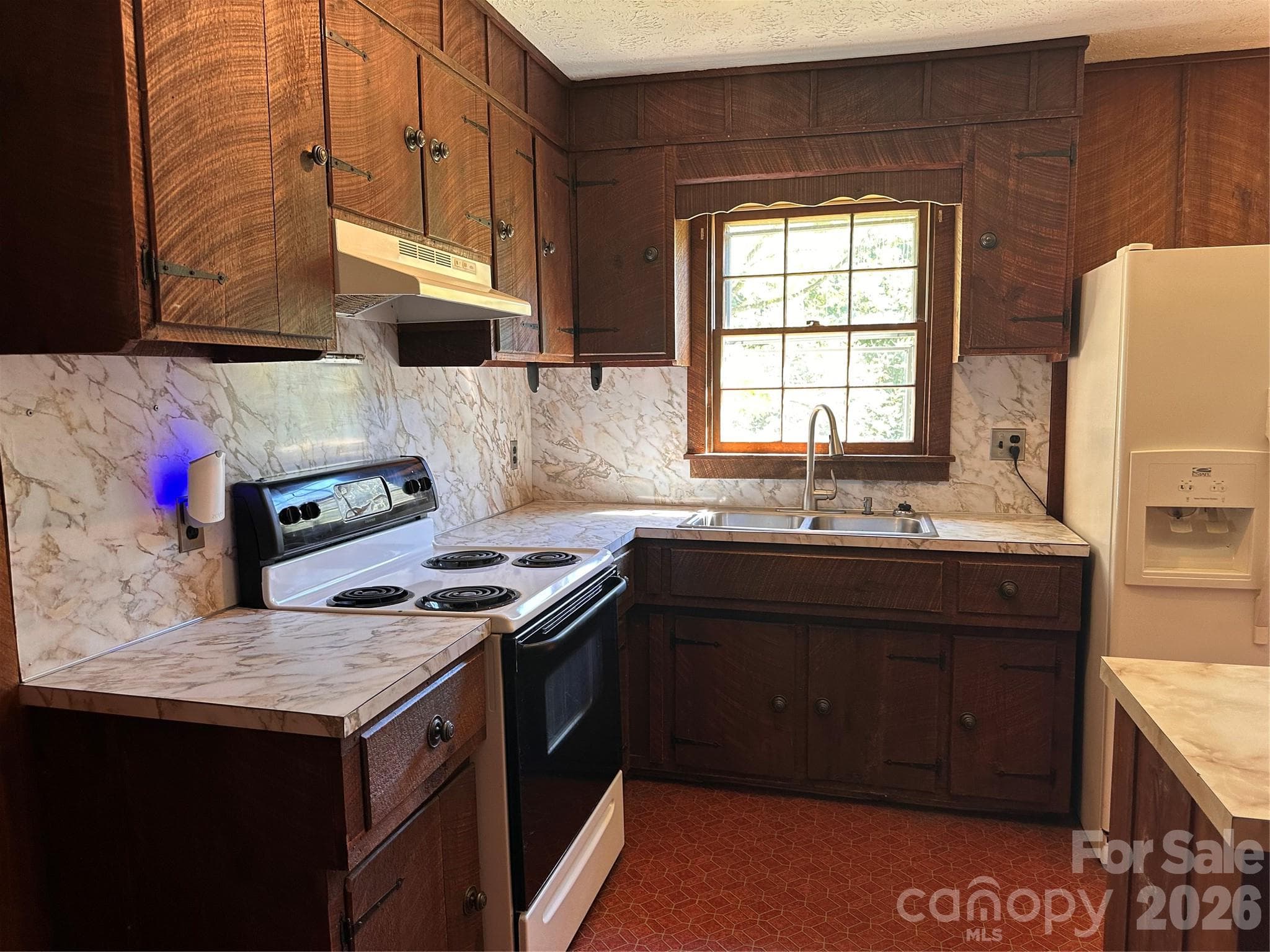 Single Family Residence at 2727 Haas Lane, Lenoir, photo 4 of 44