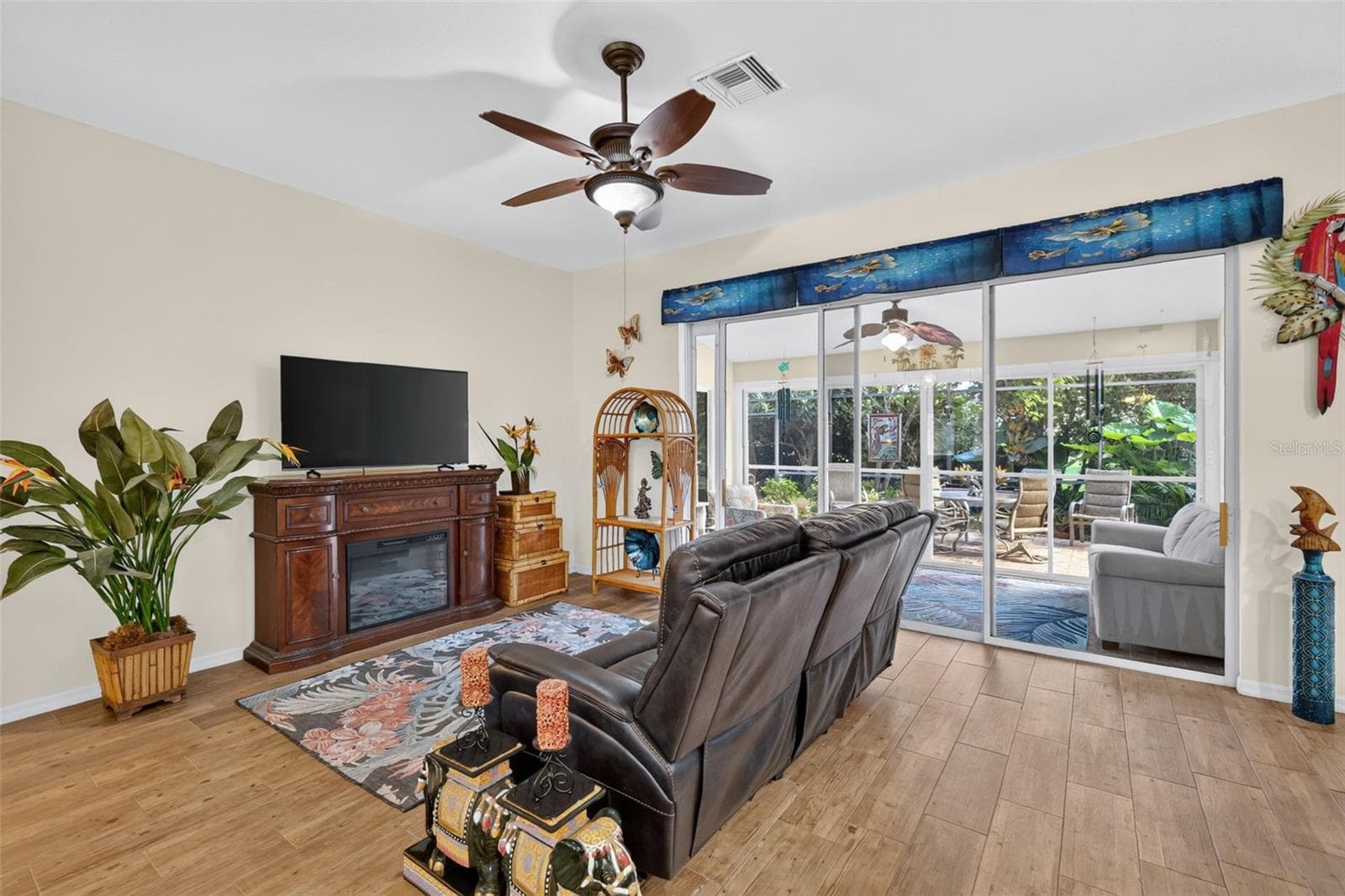 Living Room with a View - 6121 HUNTERS RIDGE AVE, LEESBURG