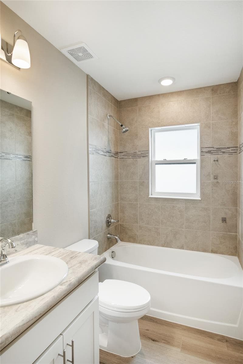 Bathroom 2 - 1075 TROPEA LN, AUBURNDALE