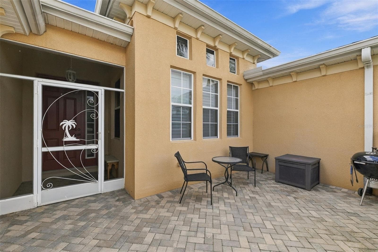 Courtyard - 2418 KENSINGTON GREENS DR #9, SUN CITY CENTER