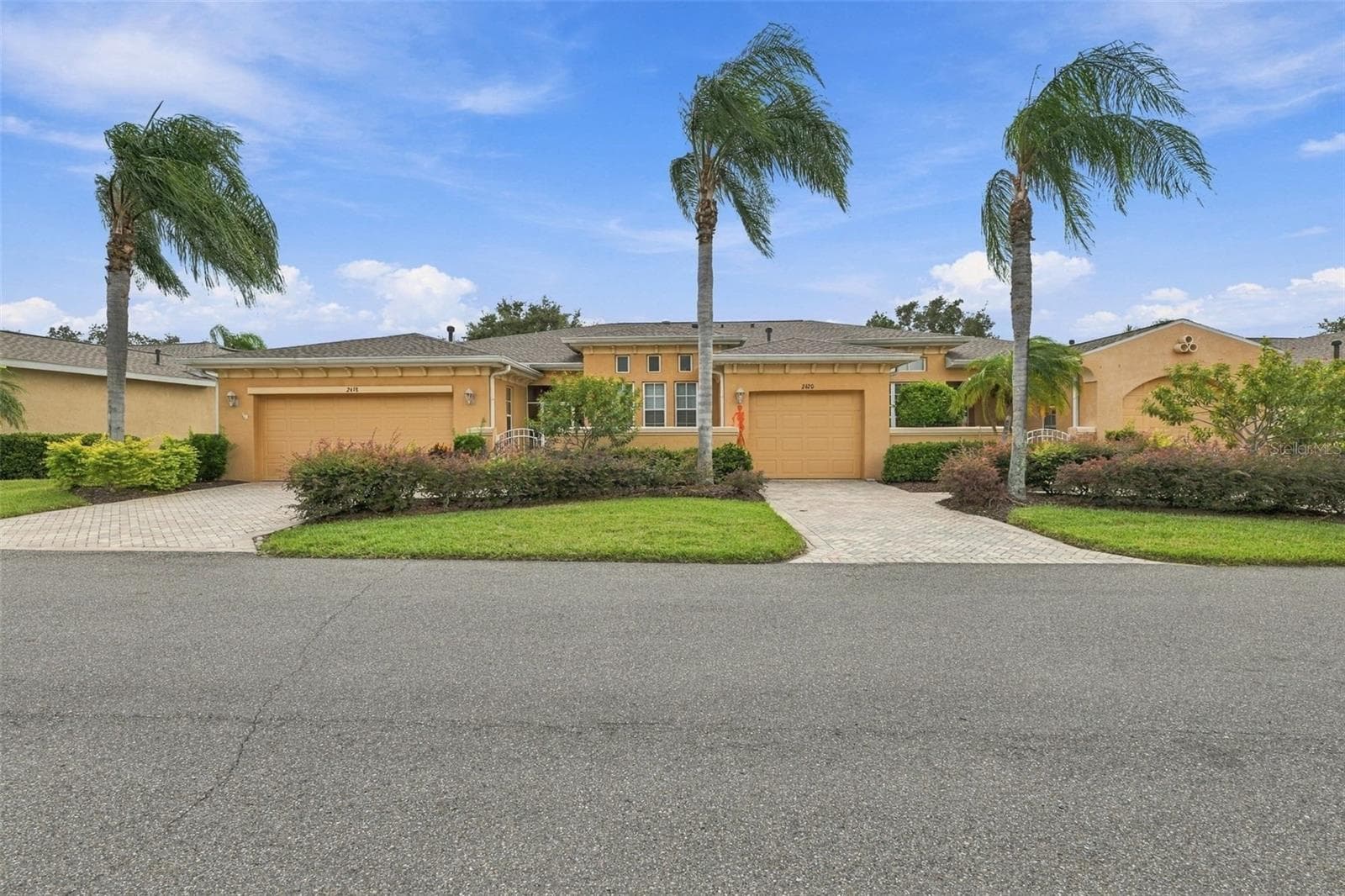 This is FLORIDA living! - 2418 KENSINGTON GREENS DR #9, SUN CITY CENTER