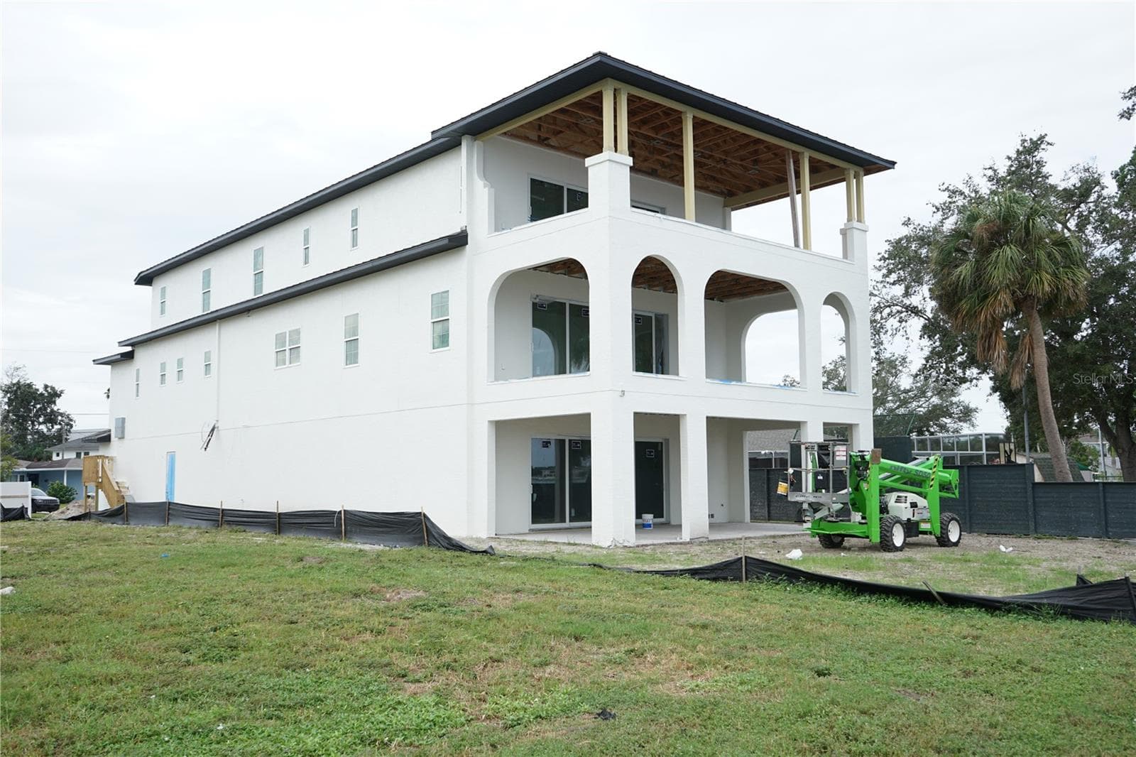 Single Family Residence at 1835 BAYOU GRANDE BLVD NE, ST PETERSBURG, photo 3 of 8
