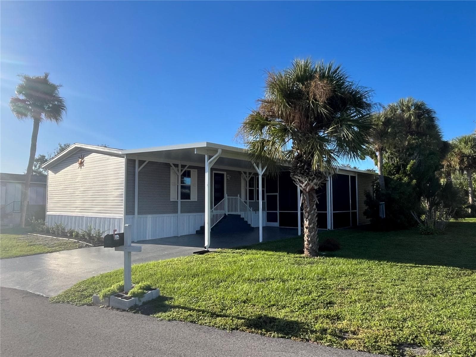 Manufactured Home at 214 COMO DR, VENICE, photo 6 of 58