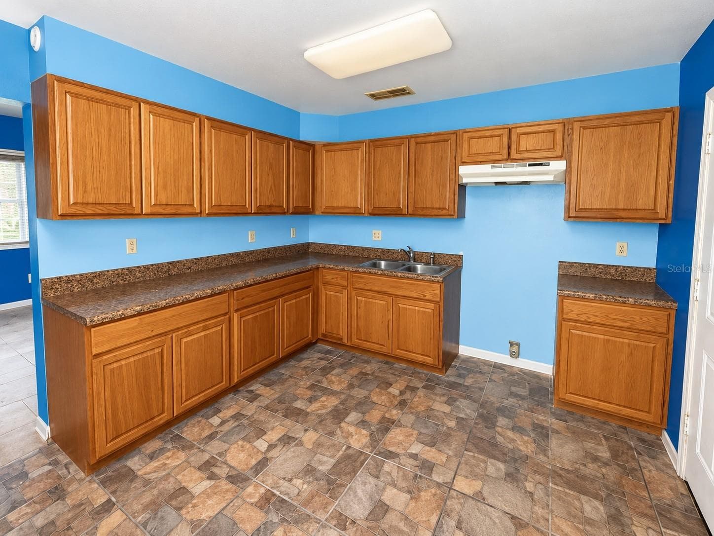 Single Family Residence at 1104 CROSBY ST, LEESBURG, photo 5 of 10