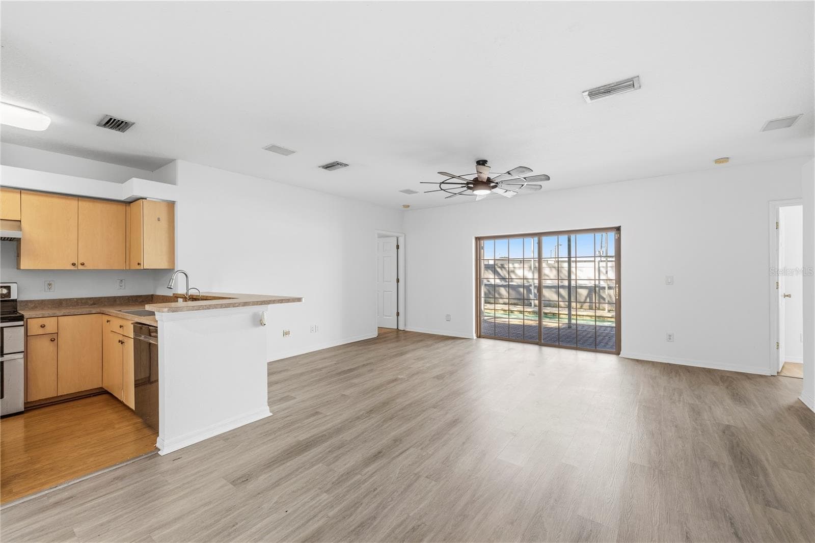 Single Family Residence at 605 CYPRESS PARK AVE, TARPON SPRINGS, photo 10 of 52