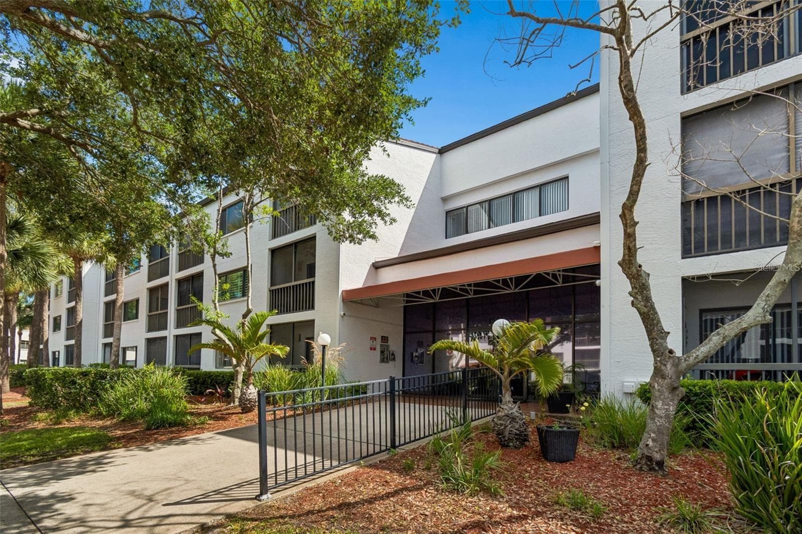 Entry to Bldg 7 Inverness - 2593 COUNTRYSIDE BLVD #7304, CLEARWATER
