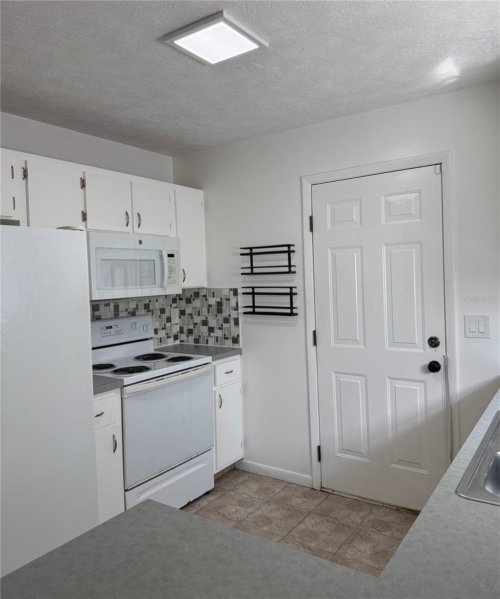 Kitchen - 2917 NE 17TH TER, OCALA