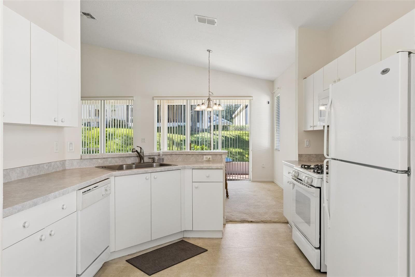 Single Family Residence at 762 WOLF CREEK ST, CLERMONT, photo 6 of 21