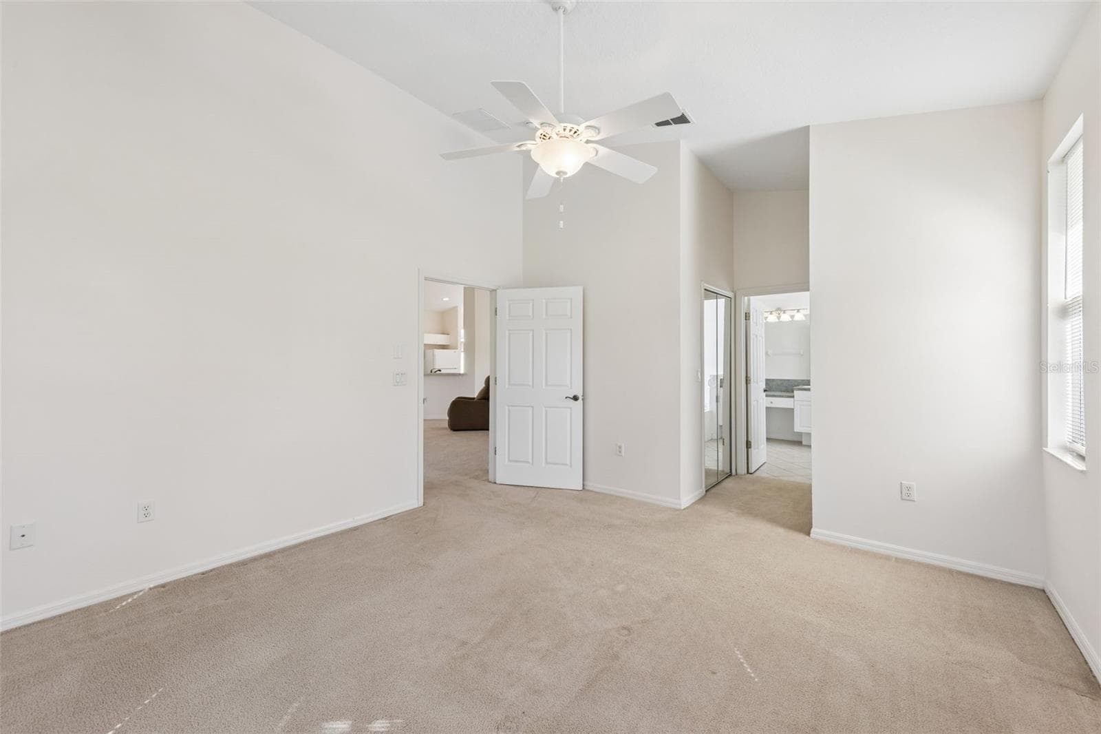 Single Family Residence at 762 WOLF CREEK ST, CLERMONT, photo 9 of 21