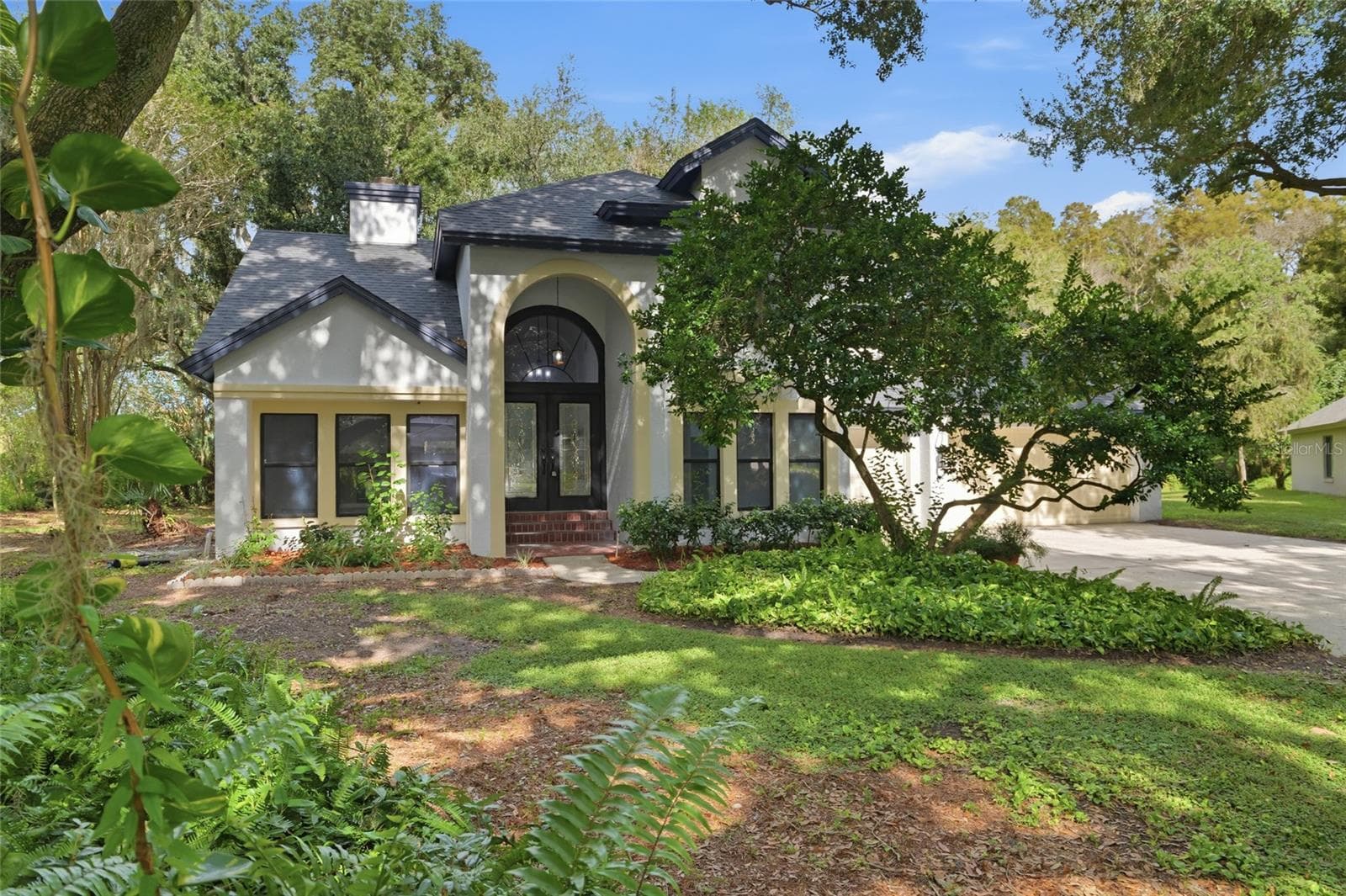 Single Family Residence at 6201 GREENWICH DR, TAMPA, photo 2 of 46