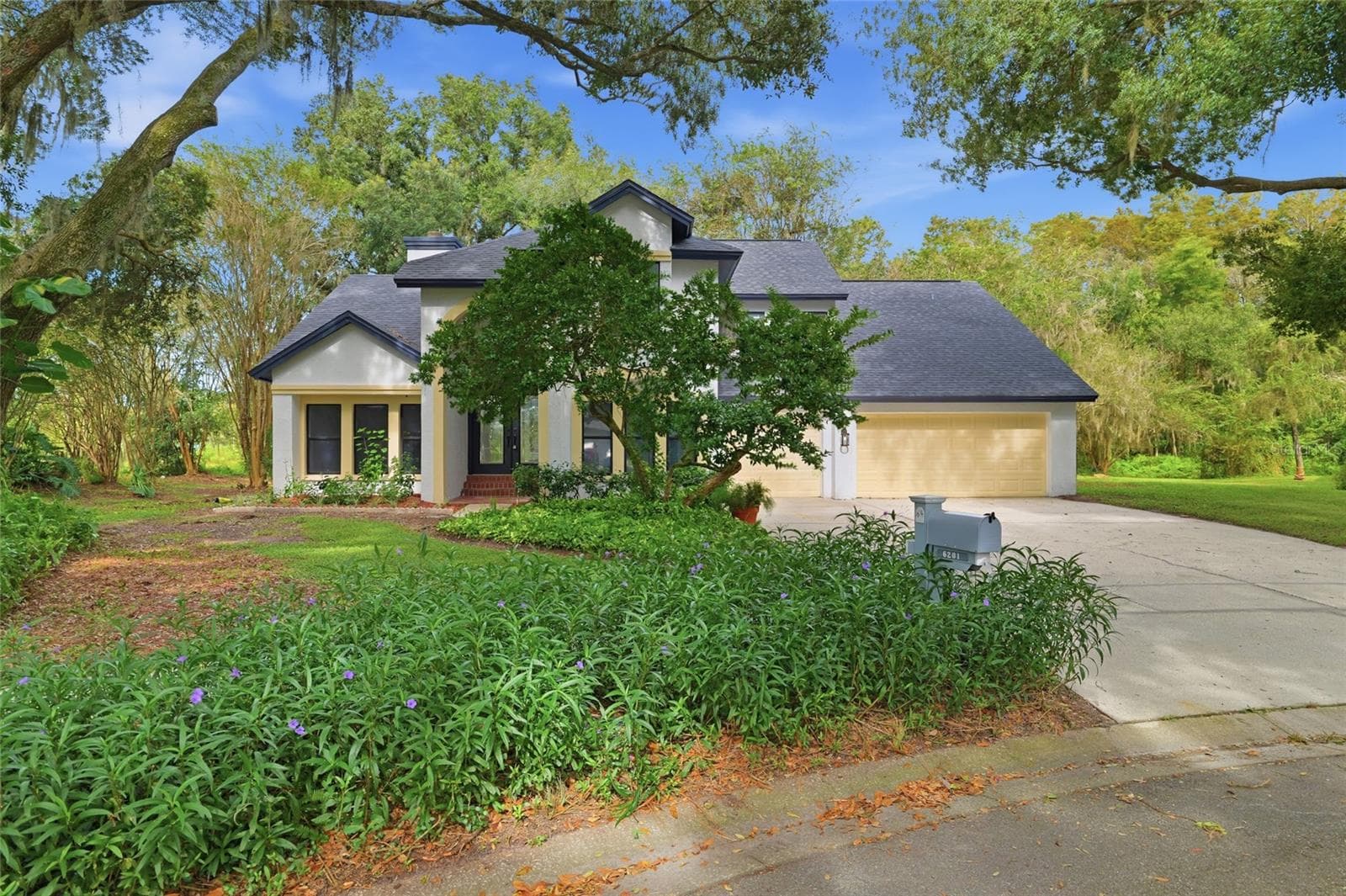 Single Family Residence at 6201 GREENWICH DR, TAMPA, photo 3 of 46