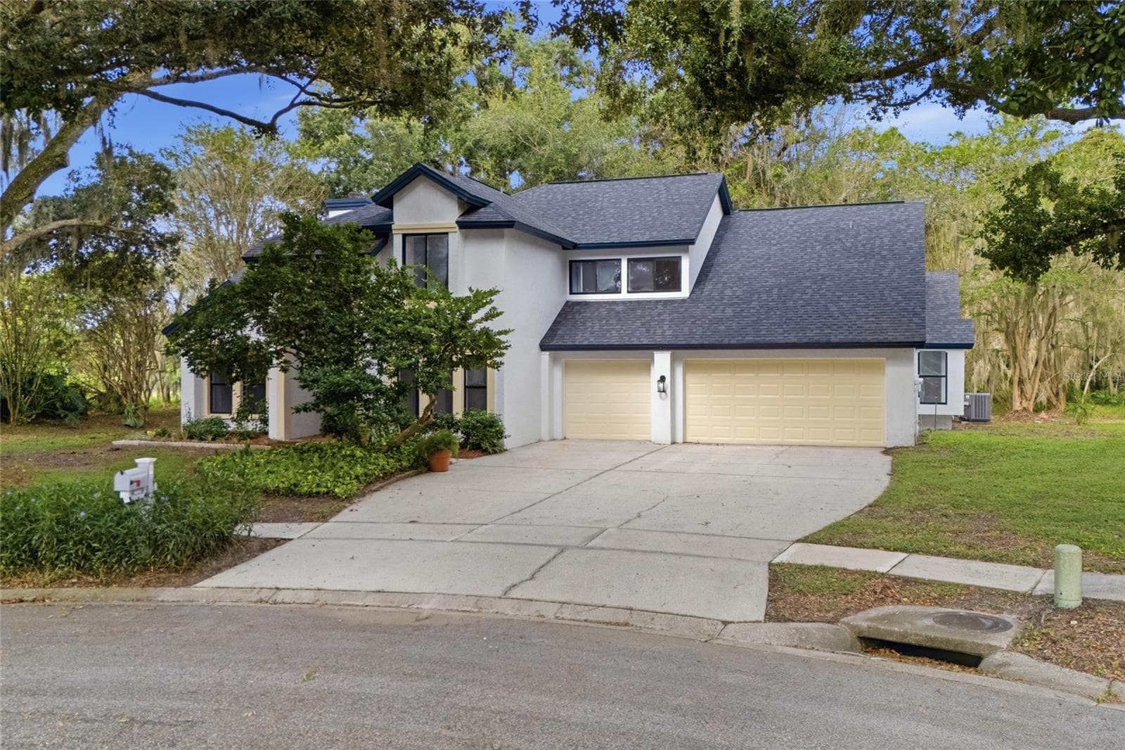 Single Family Residence at 6201 GREENWICH DR, TAMPA, photo 4 of 46