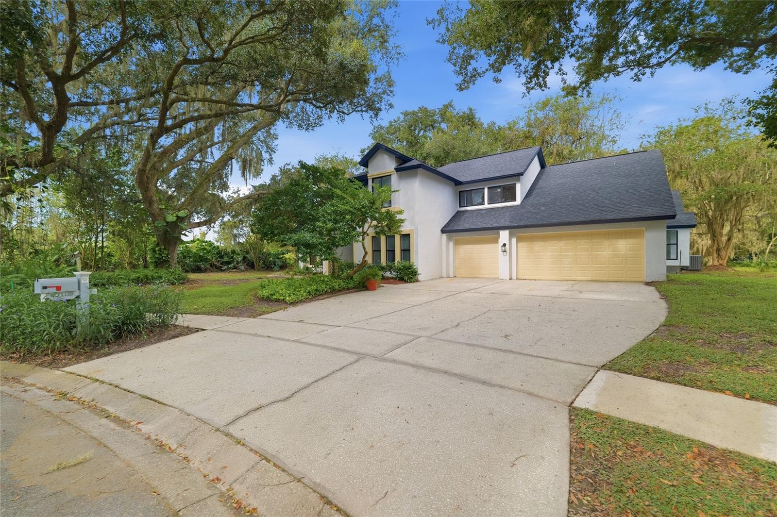 Single Family Residence at 6201 GREENWICH DR, TAMPA, photo 5 of 46