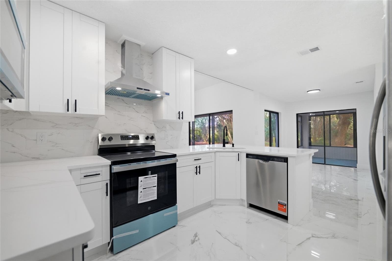 Single Family Residence at 6201 GREENWICH DR, TAMPA, photo 11 of 46