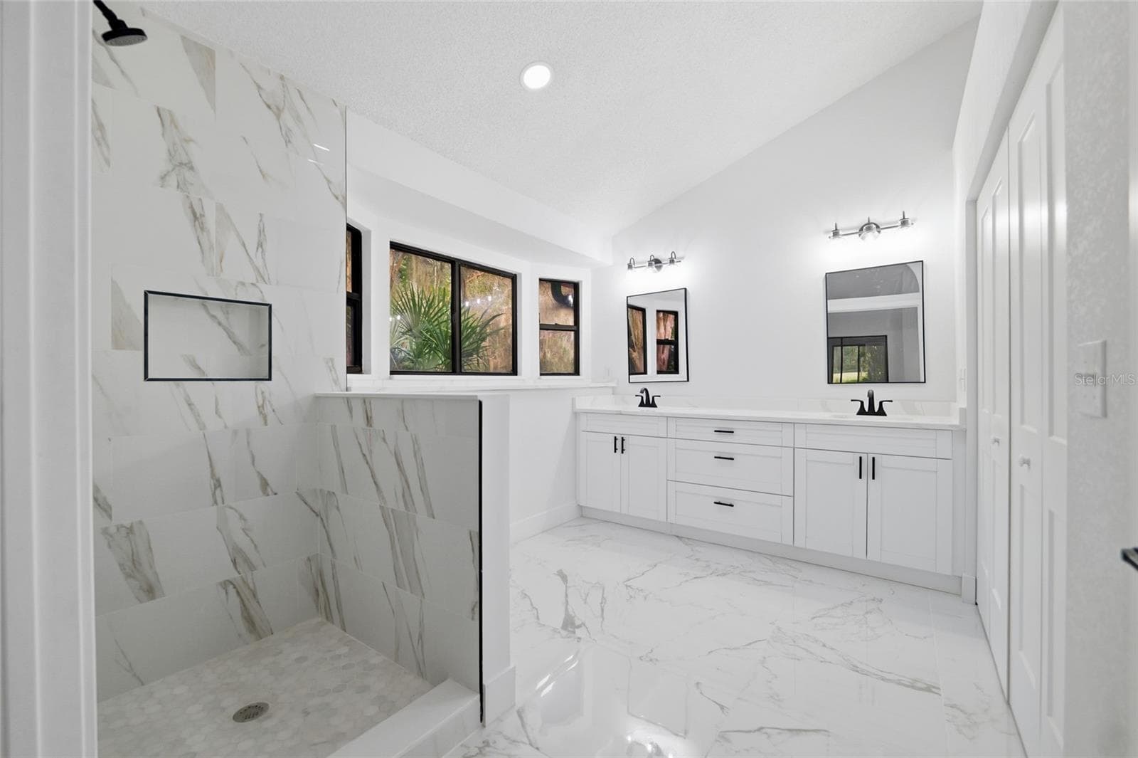 Single Family Residence at 6201 GREENWICH DR, TAMPA, photo 20 of 46