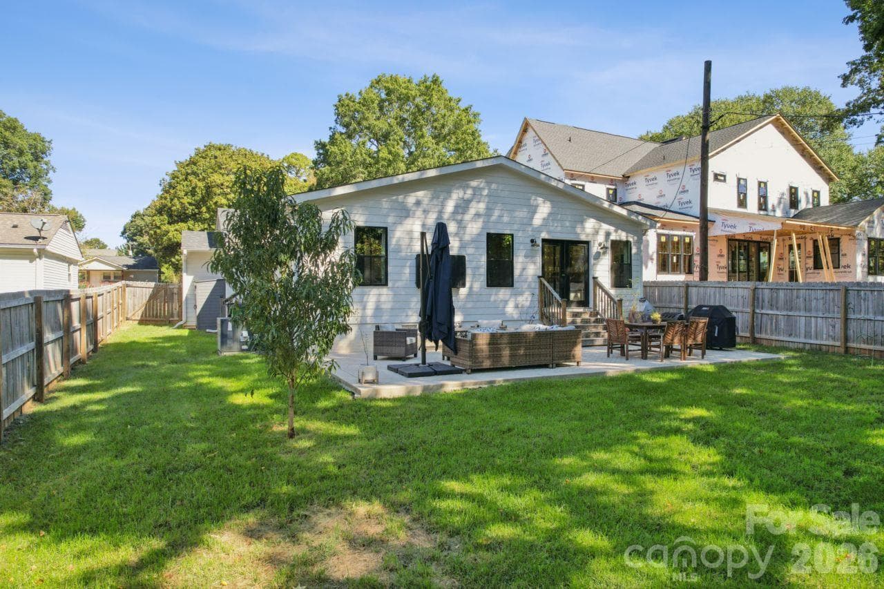 Single Family Residence at 512 Manhasset Road, Charlotte, photo 6 of 36