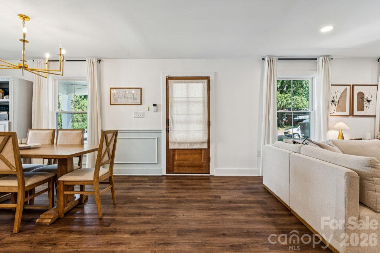 Single Family Residence at 512 Manhasset Road, Charlotte, photo 9 of 36