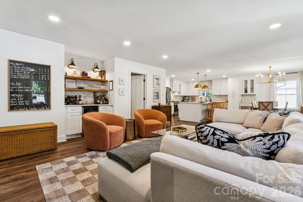 Single Family Residence at 512 Manhasset Road, Charlotte, photo 18 of 36