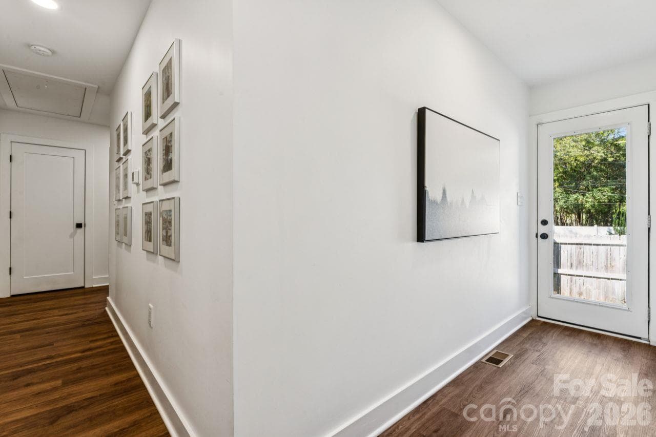 Single Family Residence at 512 Manhasset Road, Charlotte, photo 20 of 36