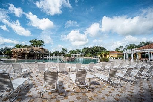 plenty of lounge chairs. Jacuzzi for 6 Check out tennis and pickle ball courts! - LAKESIDE LANDINGS, OXFORD