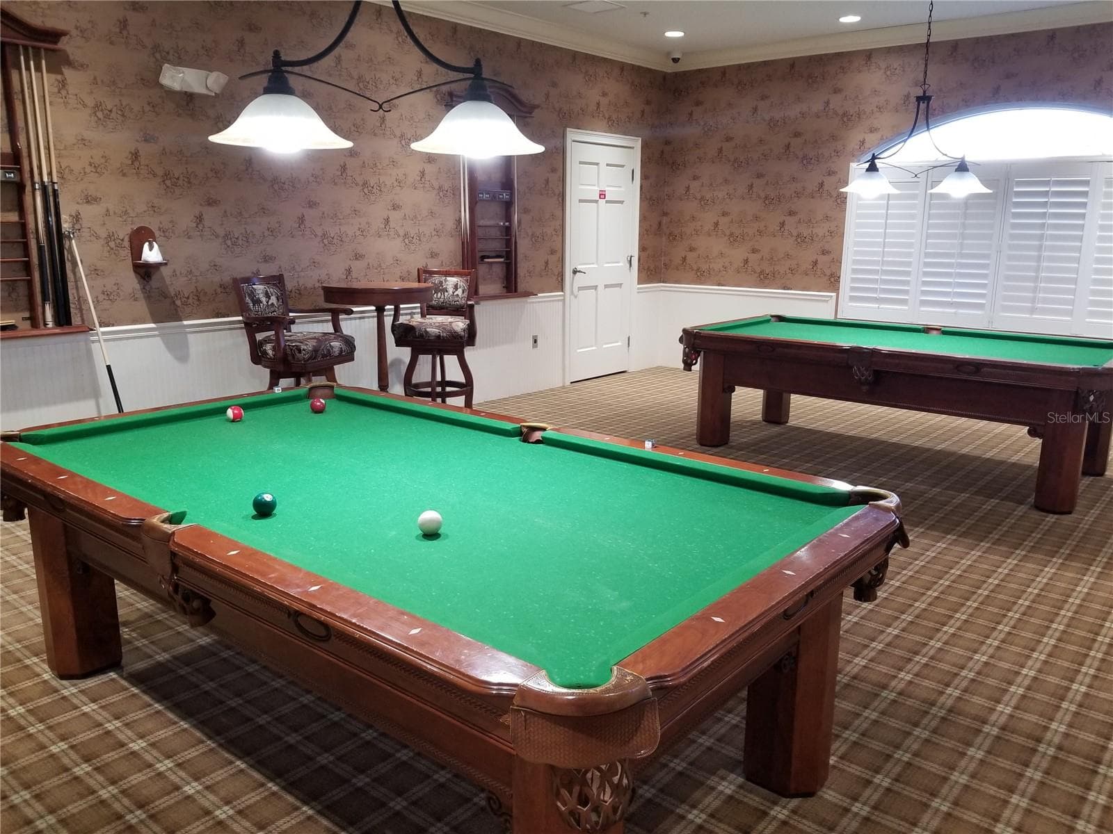 Pool anyone? - LAKESIDE LANDINGS, OXFORD