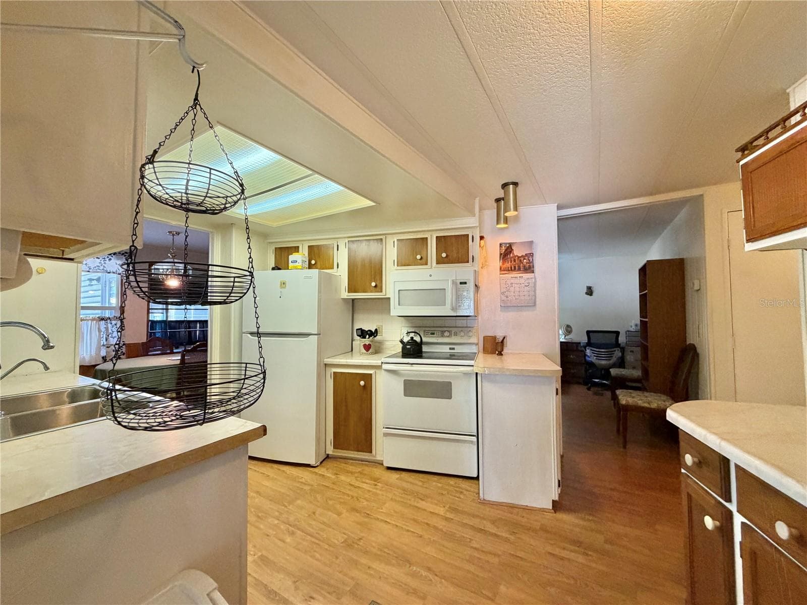 Mobile Home at 120 CAMELLIA TRL, LEESBURG, photo 17 of 68