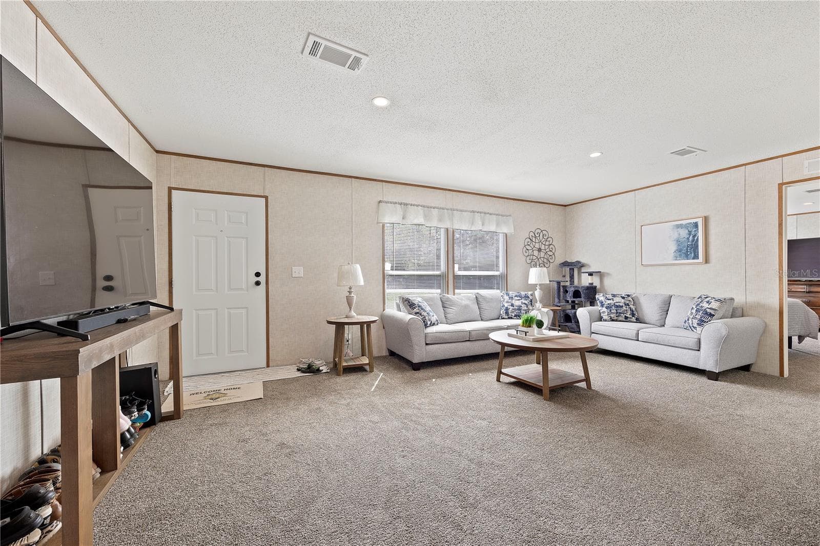 Manufactured Home at 387 NW LAMAR PL, LAKE CITY, photo 7 of 34